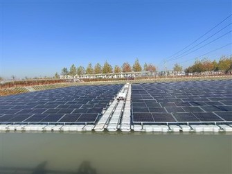 Schwimmende Photovoltaikpflanze